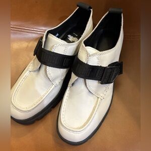 UGG Ashton Shoe Size 9.5 white worn once